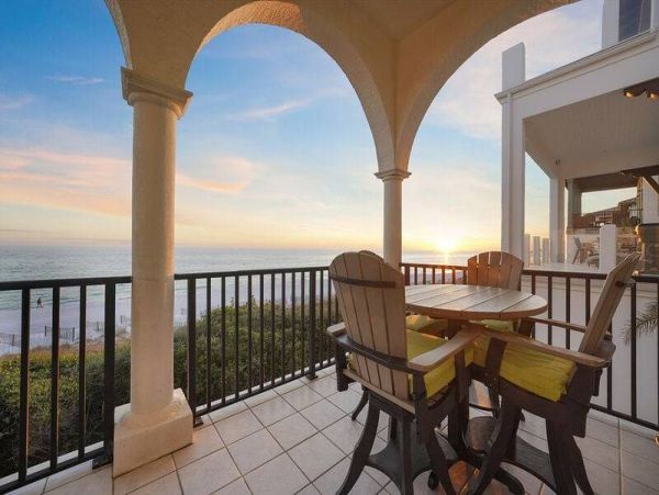 Five Bedrooms Sleeps 16 Short Walk to Beach Communal Pool
