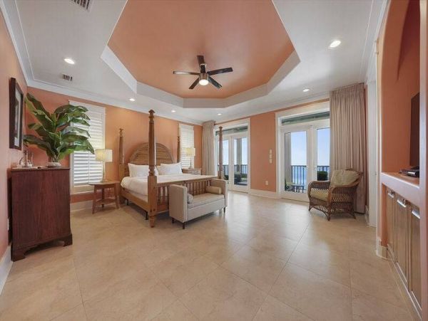 Five Bedrooms Sleeps 16 Short Walk to Beach Communal Pool
