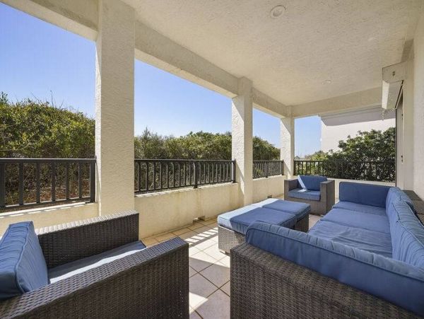 Five Bedrooms Sleeps 16 Short Walk to Beach Communal Pool