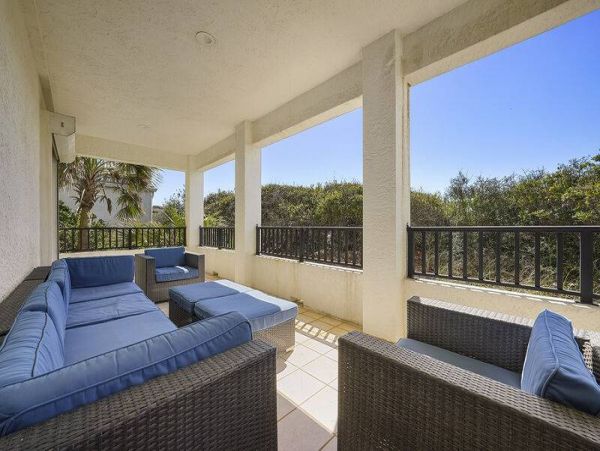 Five Bedrooms Sleeps 16 Short Walk to Beach Communal Pool