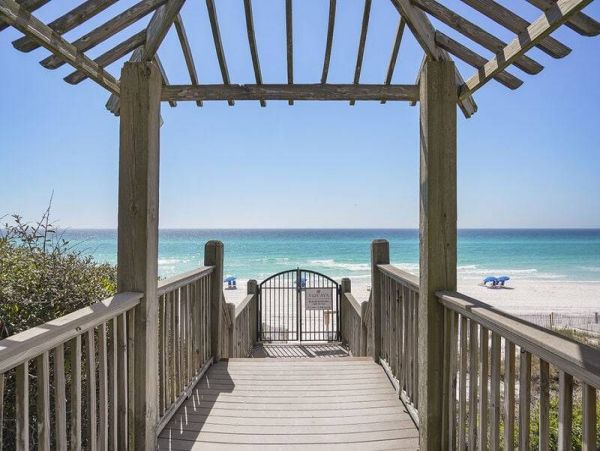 Five Bedrooms Sleeps 16 Short Walk to Beach Communal Pool