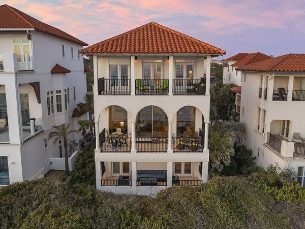 Five Bedrooms Sleeps 16 Short Walk to Beach Communal Pool