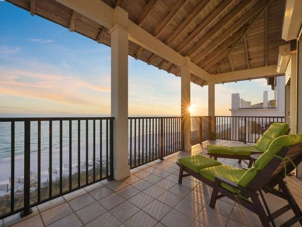 Five Bedrooms Sleeps 16 Short Walk to Beach Communal Pool