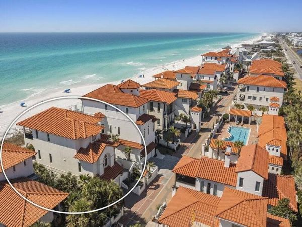 Five Bedrooms Sleeps 16 Short Walk to Beach Communal Pool