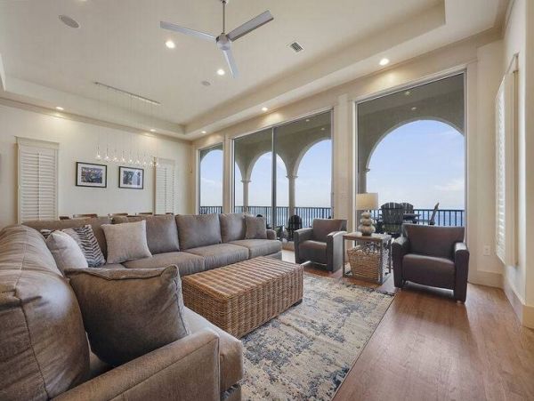 Five Bedrooms Sleeps 16 Short Walk to Beach Communal Pool