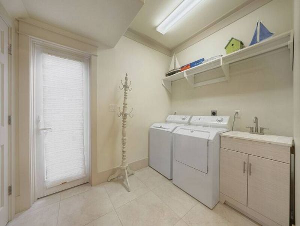 Five Bedrooms Sleeps 16 Short Walk to Beach Communal Pool