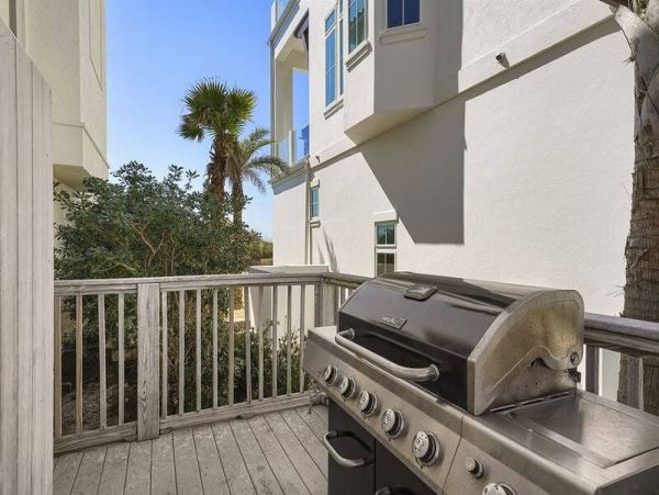 Five Bedrooms Sleeps 16 Short Walk to Beach Communal Pool