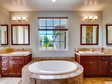 Bathroom - Tub