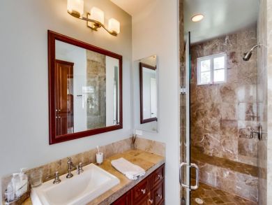 Bathroom - Walk in shower