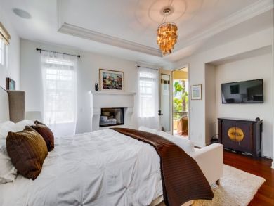 Bedroom - Queen bed