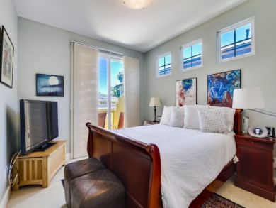 Bedroom - Queen bed