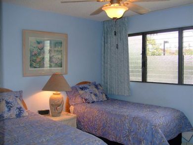 Guest bedroom with twin beds Guest bedroom with twin beds