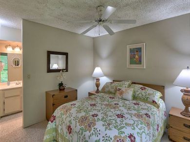 Bedroom - Queen bed