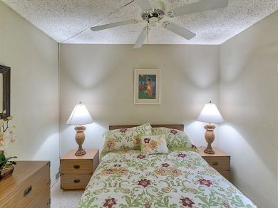 Bedroom - Queen bed