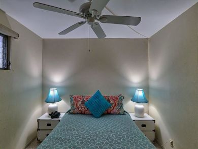 Bedroom - Queen bed