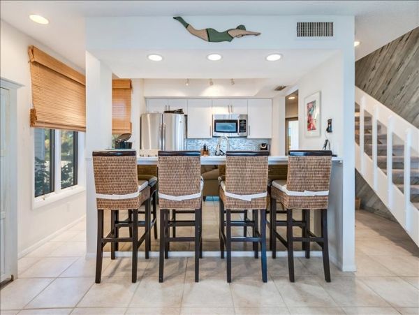 Luxury Three Bedroom Beach Vacation Condo with Communal Pool