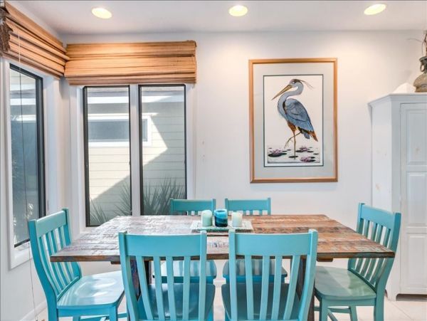 Luxury Three Bedroom Beach Vacation Condo with Communal Pool