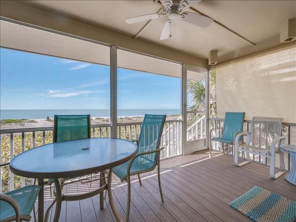 Luxury Three Bedroom Beach Vacation Condo with Communal Pool
