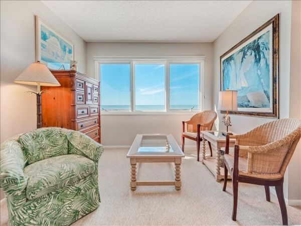 Luxury Three Bedroom Beach Vacation Condo with Communal Pool