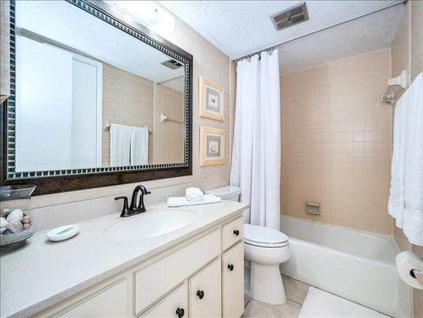 Luxury Three Bedroom Beach Vacation Condo with Communal Pool
