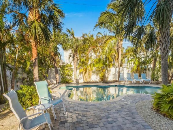 Four Bedroom Vacation Rental Sleeps 8 Private Pool