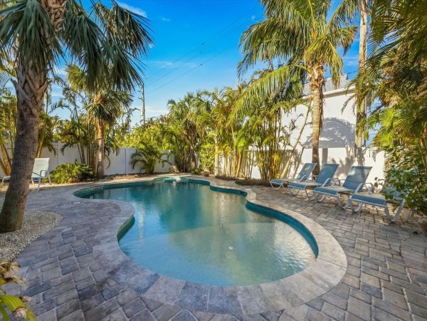 Four Bedroom Vacation Rental Sleeps 8 Private Pool