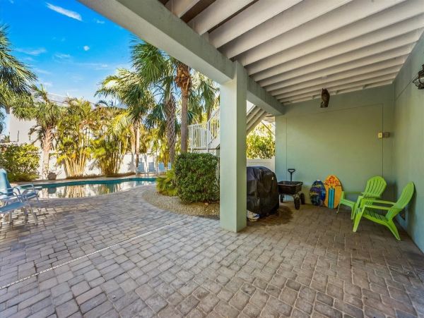 Four Bedroom Vacation Rental Sleeps 8 Private Pool