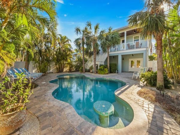 Four Bedroom Vacation Rental Sleeps 8 Private Pool