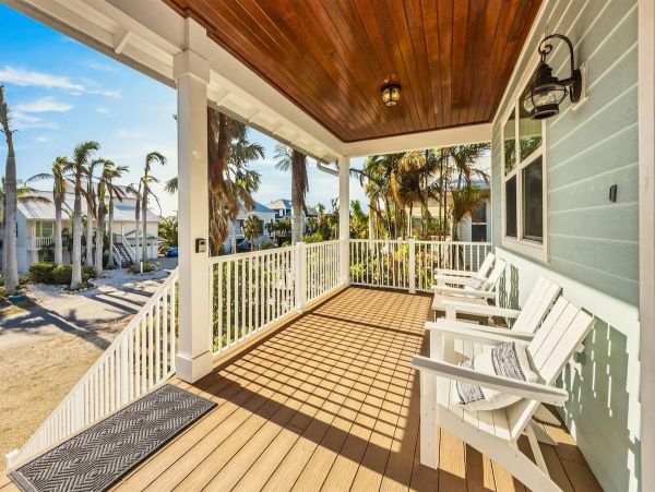 Four Bedroom Vacation Rental Sleeps 8 Private Pool