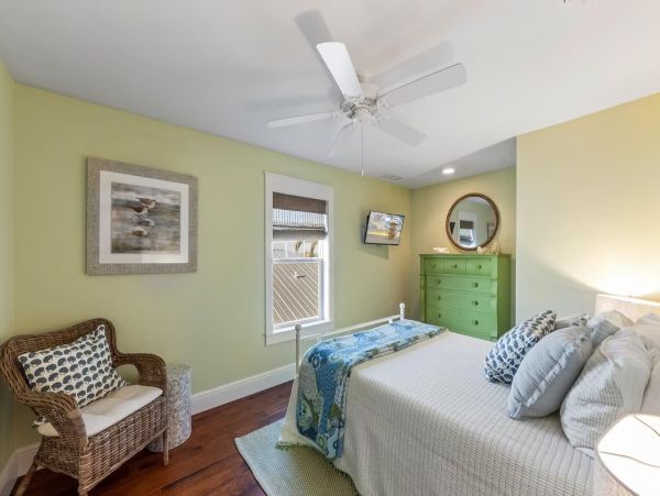 Four Bedroom Vacation Rental Sleeps 8 Private Pool