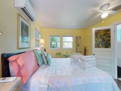 Bedroom - Queen bed