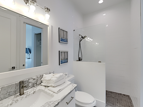 Chic Destin Vacation Home 300 Yards to Beach 5 Bedrooms