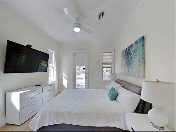 Chic Destin Vacation Home 300 Yards to Beach 5 Bedrooms