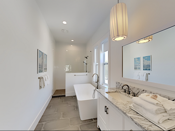 Chic Destin Vacation Home 300 Yards to Beach 5 Bedrooms