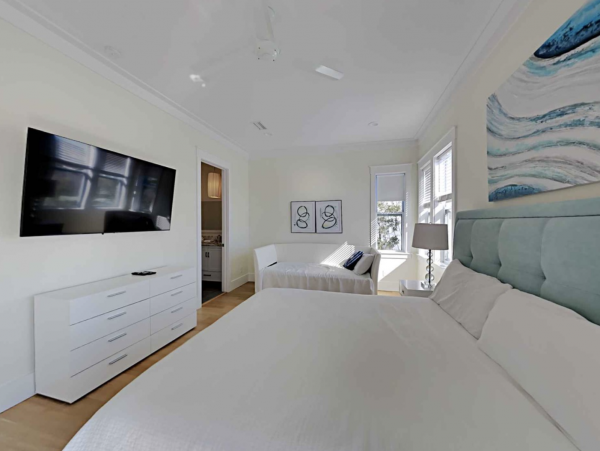 Chic Destin Vacation Home 300 Yards to Beach 5 Bedrooms