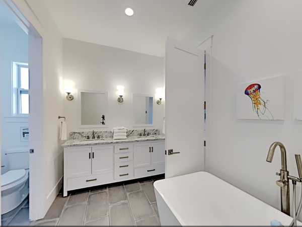 Chic Destin Vacation Home 300 Yards to Beach 5 Bedrooms