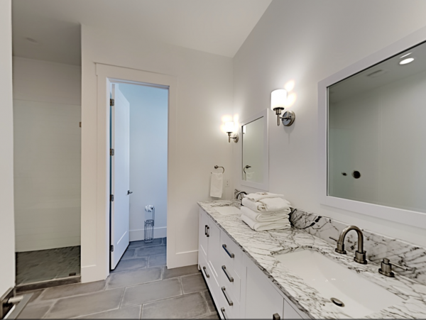 Chic Destin Vacation Home 300 Yards to Beach 5 Bedrooms