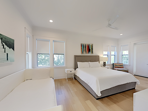 Chic Destin Vacation Home 300 Yards to Beach 5 Bedrooms