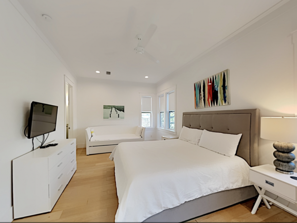 Chic Destin Vacation Home 300 Yards to Beach 5 Bedrooms