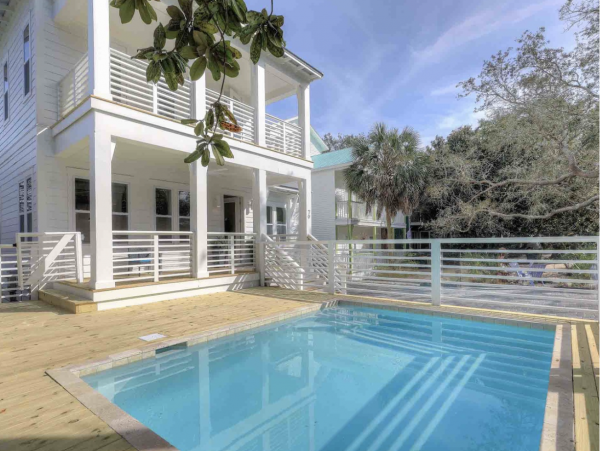 Chic Destin Vacation Home 300 Yards to Beach 5 Bedrooms