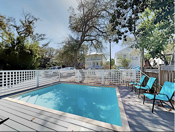 Chic Destin Vacation Home 300 Yards to Beach 5 Bedrooms