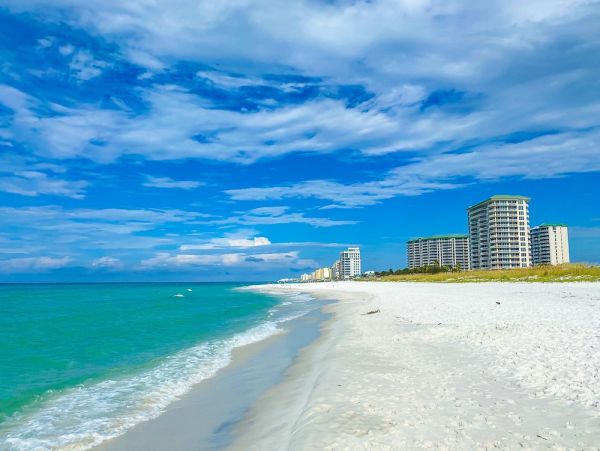 Chic Destin Vacation Home 300 Yards to Beach 5 Bedrooms