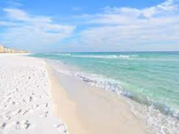 Chic Destin Vacation Home 300 Yards to Beach 5 Bedrooms