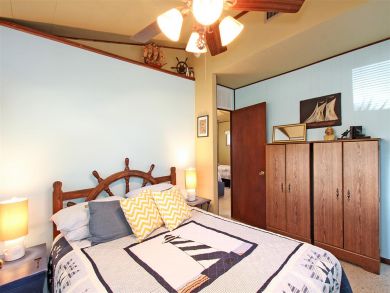 Bedroom 2 - Queen bed