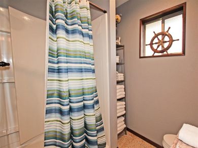 Bathroom - Walk in shower