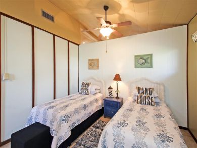 Bedroom 1 - Twin beds