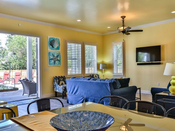 Six Bedroom Vacation Home Sleeps 16 with Private Pool
