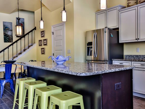 Six Bedroom Vacation Home Sleeps 16 with Private Pool