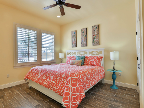 Six Bedroom Vacation Home Sleeps 16 with Private Pool