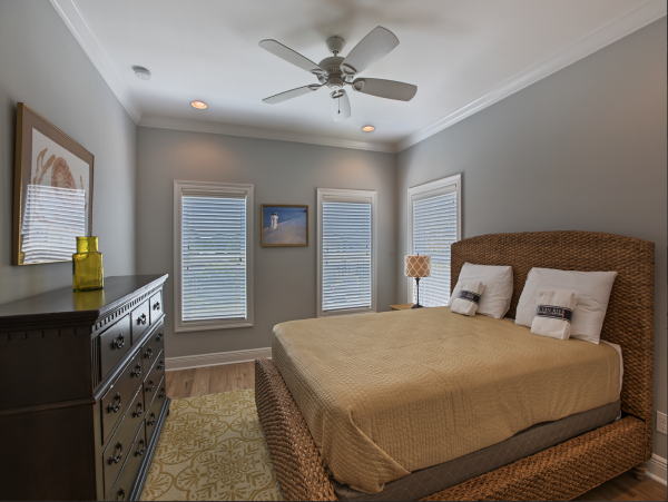 Six Bedroom Vacation Home Sleeps 16 with Private Pool